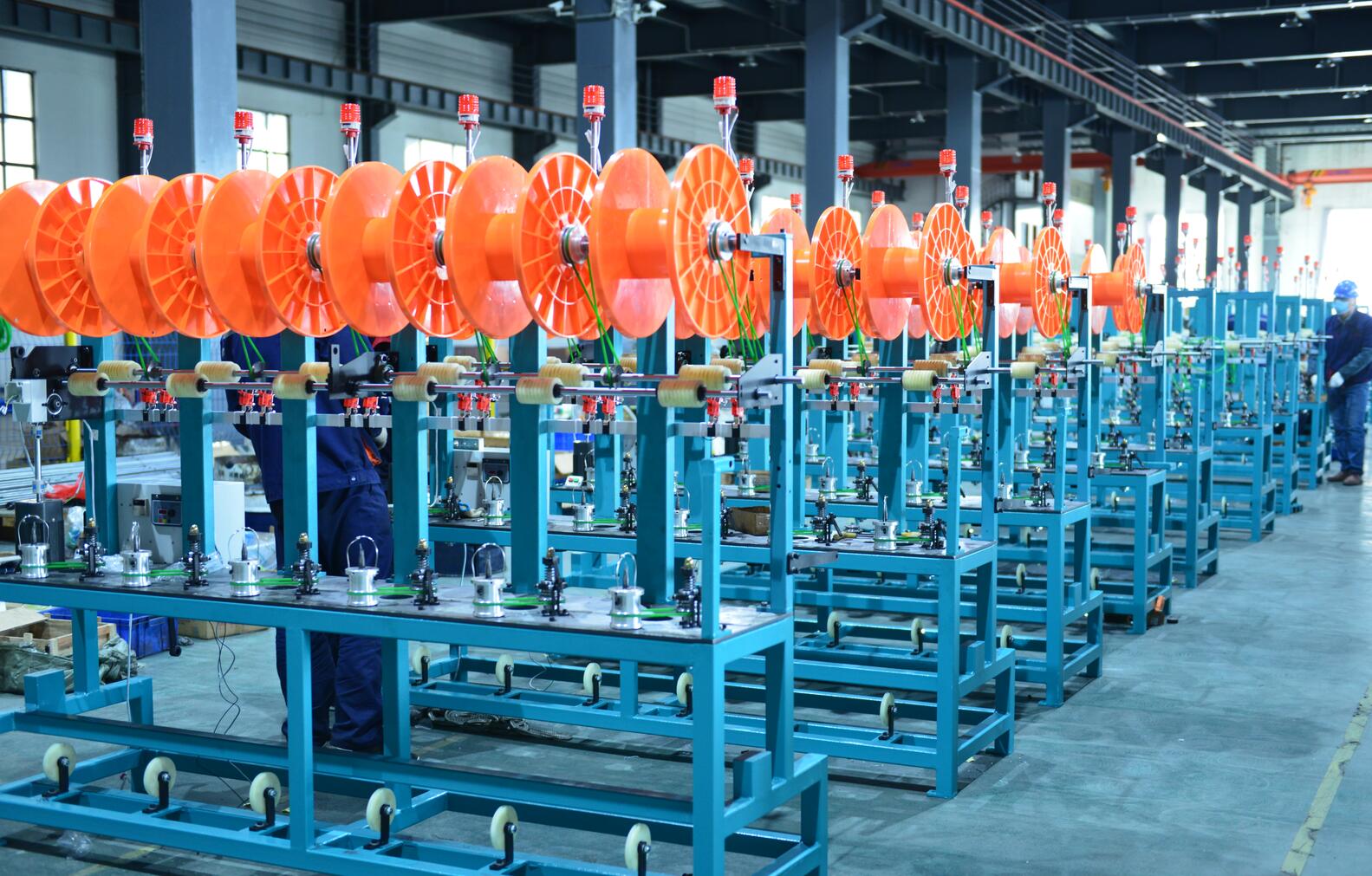 助力抗疫“开云足球（中国）”闪烁，8000台钩针机应时赶场